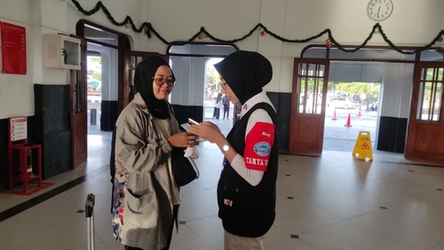 Customer Service Mobile Perkuat Pelayanan KAI Daop 4 Semarang Selama Angkutan Nataru 2025/2026. Sumber : viralsumsel.com