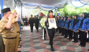 Pemprov Sumsel Lepas Jenazah Dr. Ekowati Retnaningsih dengan Upacara Kedinasan