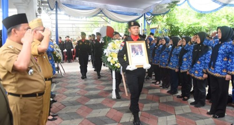 Pemprov Sumsel Lepas Jenazah Dr. Ekowati Retnaningsih dengan Upacara Kedinasan