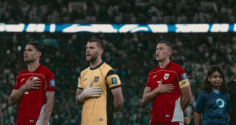 Fabrizio Romano Ungkap Transfer Maarten Paes ke Ajax