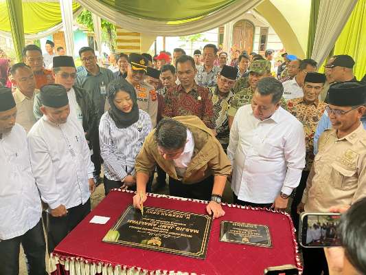 Herman Deru Resmikan Masjid Jami Amaliyah di Desa Pulau Harapan Banyuasin