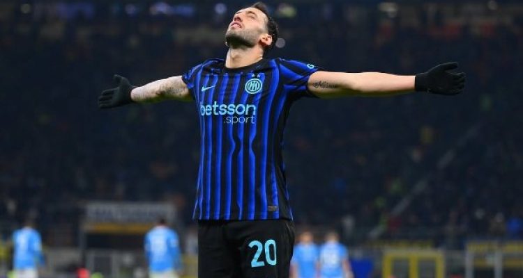 Inter Milan Gagal Menang, Ditahan Imbang Napoli 2-2 Namun Tetap Puncaki Klasemen Serie A