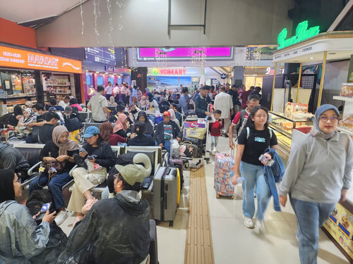 KAI Daop 2 Bandung Catat Pergerakan Penumpang Tinggi Selama 2 Minggu Angkutan Nataru 2025 2026, Okupansi Sudah Mencapai 113,3 Persen (Foto: viralsumsel.com)
