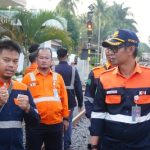 KAI Divre III Palembang Pastikan Keandalan Prasarana melalui Cek Lintas Jalan Kaki Wilayah Penimur. Sumber : VRITIMES.com