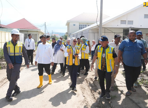 Kementerian PU Membersihkan Lumpur di RSUD Pidie Jaya Pascabencana Aceh. Foto : viralsumsel.com