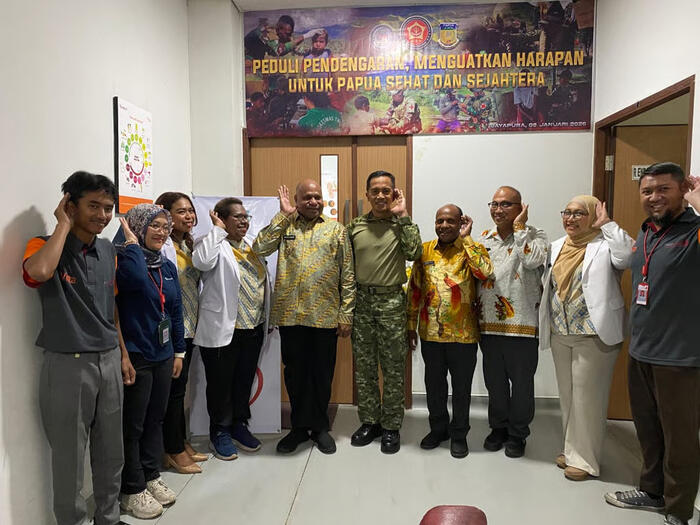 Kogabwilhan III Dorong Kesehatan di Papua lewat Bantuan Alat Bantu Dengar dan Sembako. Foto : viralsumsel.com