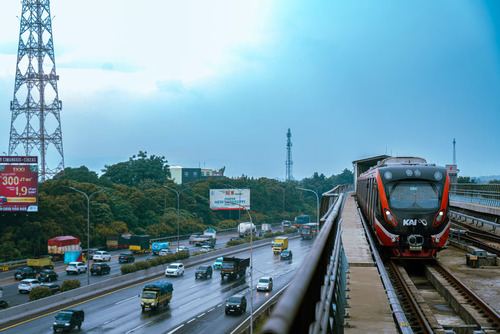 LRT Jabodebek Jadi Penghubung Mobilitas Harian. Foto : viralsumsel.com