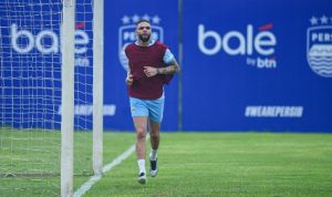 Latihan-Perdana-Layvin-Kurzawa-di-Persib Layvin Kurzawa Mulai Latihan Bersama Persib Bandung, Bojan Hodak Belum Siap Turunkan di Pekan ke-19