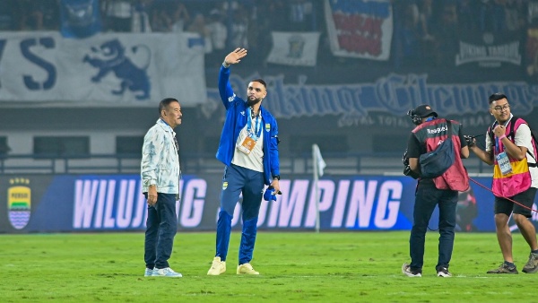 Resmi! Eks Bintang PSG Layvin Kurzawa Gabung Persib Bandung