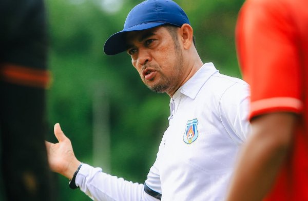Nilmaizar Dinobatkan Coach of The Week Pekan ke-15 Pegadaian Championship 2025/26