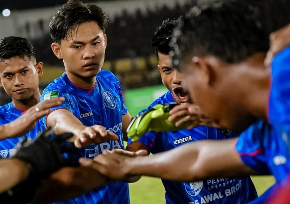 PSPS Krisis Bek! Aji Santoso Tetap Optimistis Hadapi Sumsel United