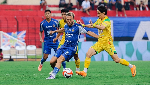 Van Gastel Buka Suara Usai PSIM Kalah Telak dari Persebaya