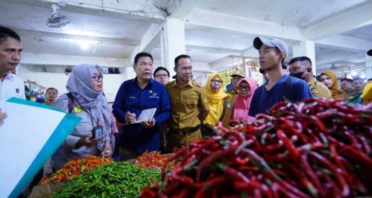 Sekda Prabumulih Pimpin Sidak Harga dan Mutu Pangan di Pasar Jelang Idulfitri 1447 H
