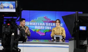 Tampil Percaya Diri di Layar Kaca, Putri Azizah Jadi Penyiar Tamu TVRI Sumsel