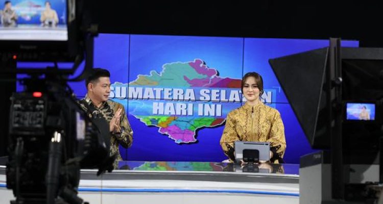 Tampil Percaya Diri di Layar Kaca, Putri Azizah Jadi Penyiar Tamu TVRI Sumsel