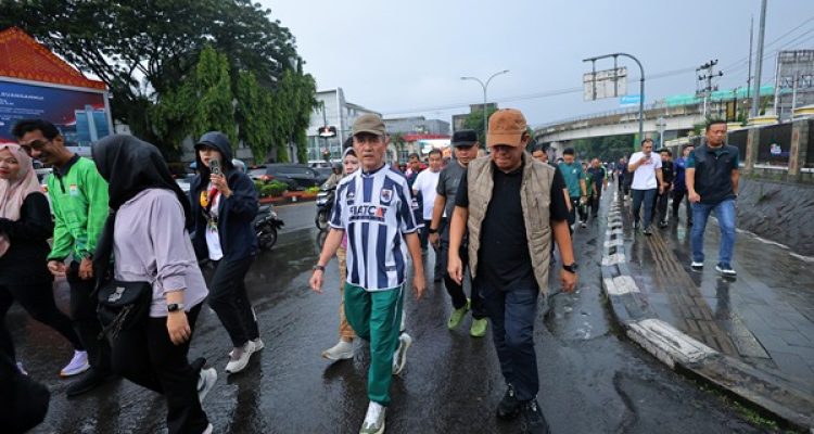 Walk & Check Palembang: Ratu Dewa Jalan Kaki Lebih 5 Km Tinjau Infrastruktur Pusat Kota