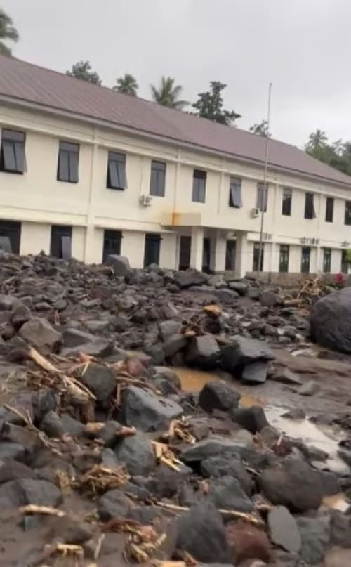 Respon Cepat Kementerian PU Kirim Personel dan Siagakan Alat Berat Atasi Dampak Banjir Bandang di Kabupaten Kepulauan Sitaro, Sulawesi Utara. Sumber : viralsumsel.com