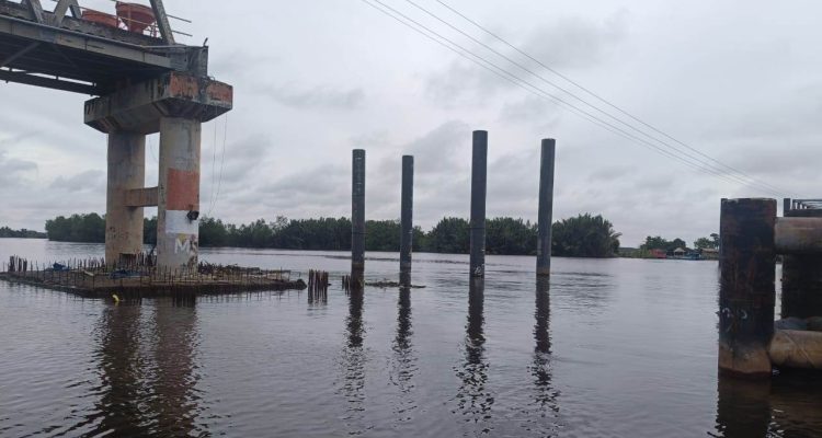 Ultimatum Ditegakkan, Kapal Batu Bara Resmi Stop Melintas di Bawah Jembatan P6 Lalan Muba