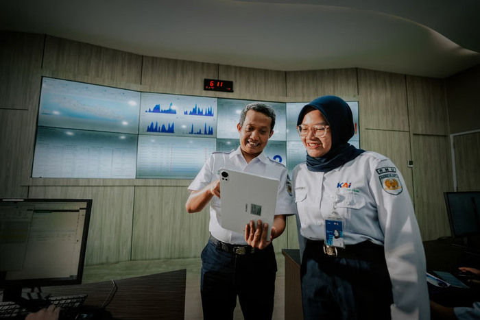 Pantau Kelancaran Pelayanan Selama Masa Nataru, KAI Services Andalkan Unit Command Center. Foto: viralsumsel.com