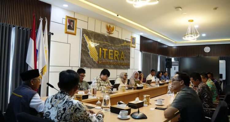KAI Divre IV Tanjungkarang Audiensi dengan Institut Teknologi Sumatera, Bahas Sinergi Industri dan Akademisi di Bidang Transportasi dan AI. Foto: viralsumsel.com