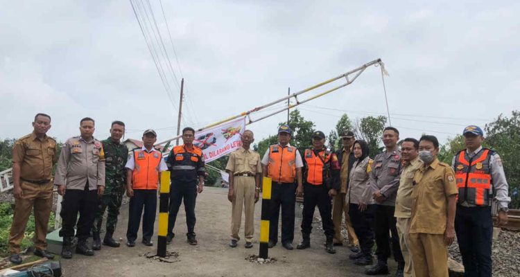 KAI Lakukan Penyempitan Perlintasan Sebidang di JPL 73 Weleri untuk Tingkatkan Keselamatan. Foto: viralsumsel.com