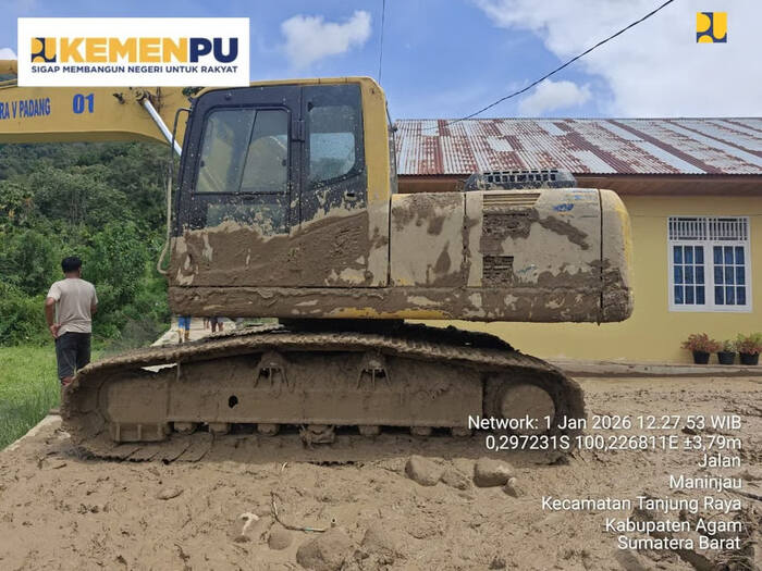 Tangani Banjir Susulan di Kabupaten Agam, Kementerian PU Tambah Alat Berat di Kelok 28. Foto: viralsumsel.com