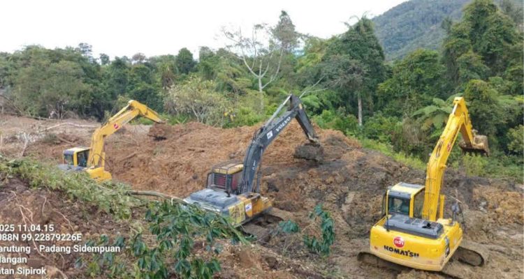 Perbaiki Konektivitas Pascabencana, Kementerian PU Siapkan Rencana Detail Penanganan Permanen Jalan Tarutung – Sibolga via Batu Lubang. Foto: viralsumsel.com