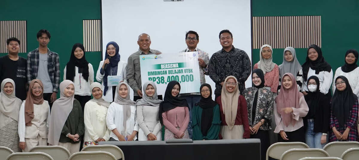 Bantu Teman Bersama Sakola Kembara Berkomitmen Membantu Siswa Lewat Beasiswa Pendidikan. Foto: viralsumsel.com