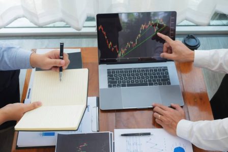 Analisis Teknikal Dasar untuk Membaca Arah Pergerakan Harga. Foto: viralsumsel.com