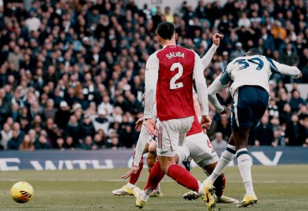 Arsenal Hancurkan Tottenham 4-1 di Derbi London Utara, Kukuh di Puncak Premier League