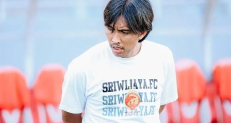 Gagal Menang 9 Laga, Sriwijaya FC Putus Kontrak Budi Sudarsono