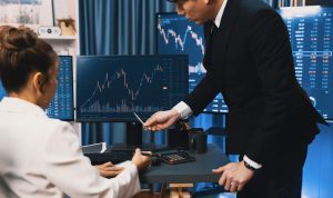 Cara Trader Pemula Mengelola Risiko dengan Trading Plan. Foto: viralsumsel.com