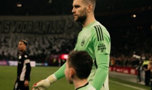 Debut Maarten Paes Bersama Ajax Berakhir Imbang 1-1 Kontra NEC Nijmegen