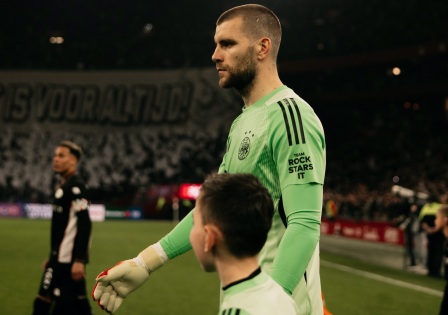 Debut Maarten Paes Bersama Ajax Berakhir Imbang 1-1 Kontra NEC Nijmegen