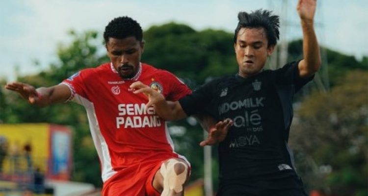Semen Padang FC Tumbangkan Persita, Gol Penalti Menit Akhir Jaga Asa Bertahan di Super League