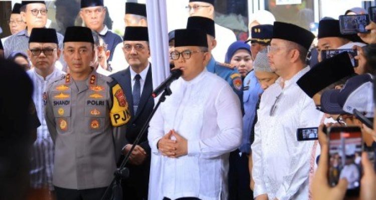 Dodi Reza Tertahan Tangis: “Kami Ikhlas Menerima Takdir Ini” di Pelepasan Almarhum Alex Noerdin