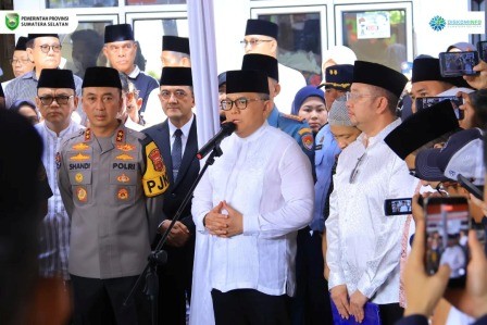 Dodi Reza Tertahan Tangis: “Kami Ikhlas Menerima Takdir Ini” di Pelepasan Almarhum Alex Noerdin