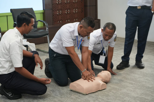 Dukung Keselamatan Kerja dan Operasional, Daop 9 Jember Selenggarakan Pelatihan P3K. Foto: viralsumsel.com