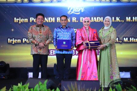 Herman Deru Hadiri Kenal Pamit Kapolda Sumsel, Apresiasi Dedikasi Irjen Andi Rian dan Sambut Irjen Sandi Nugroho