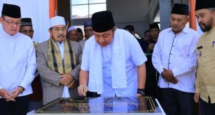Herman Deru Resmikan Masjid Roudhotul Jannah di Alang-Alang Lebar