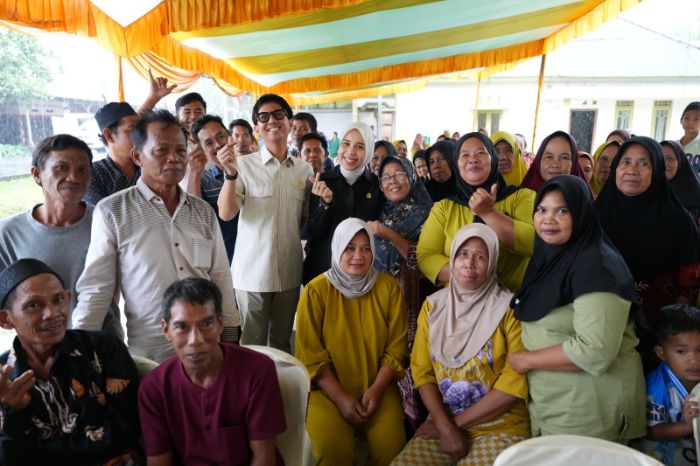 Anggota DPRD Sumsel Dapil III Handry Pratama Putra gelar reses 11–17 Oktober 2025 di Kecamatan Pangkalan Lampam, OKI, serap aspirasi warga terkait jalan rusak, pendidikan, kesehatan, dan pertanian.