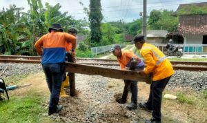 Jaga Keselamatan Perjalanan KA, KAI Daop 4 Tutup Perlintasan Sebidang di Grobogan. Foto: viralsumsel.com