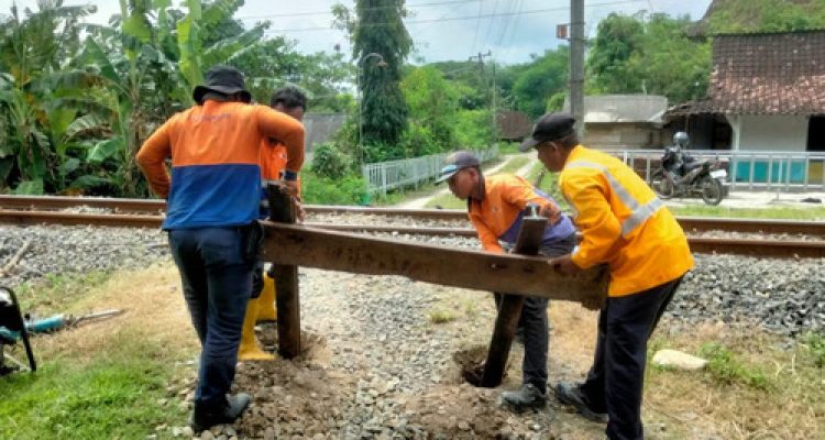Jaga Keselamatan Perjalanan KA, KAI Daop 4 Tutup Perlintasan Sebidang di Grobogan. Foto: viralsumsel.com