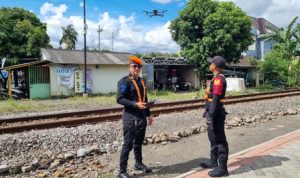 Jangan Nekat Ngabuburit di Rel! KAI Daop 9 Jember Intensifkan Patroli Udara dan Penertiban Jalur. Foto: viralsumsel.com