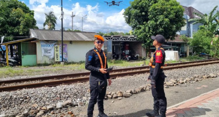 Jangan Nekat Ngabuburit di Rel! KAI Daop 9 Jember Intensifkan Patroli Udara dan Penertiban Jalur. Foto: viralsumsel.com