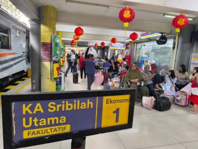 KA Sribilah Utama Fakultatif relasi Medan Rantau Prapat. Foto: viralsumsel.com
