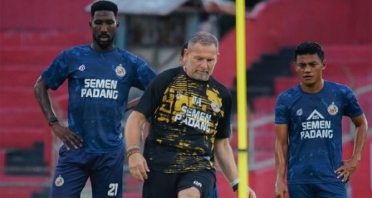 Semen Padang Tantang Malut United, Dejan Antonic Bidik Poin Penuh Demi Keluar dari Zona Degradasi