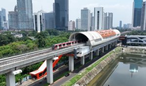 LRT Jabodebek Dorong Mobilitas Harian yang Lebih Efisien bagi Pekerja Perkotaan LRT Jabodebek Dorong Mobilitas Harian yang Lebih Efisien bagi Pekerja Perkotaan. Foto: viralsumsel.com