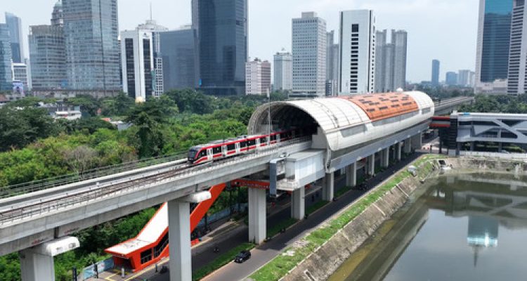 LRT Jabodebek Dorong Mobilitas Harian yang Lebih Efisien bagi Pekerja Perkotaan. Foto: viralsumsel.com