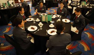 Langsung Terjun Bersama Industri, Program Hotel Management BINUS University Berikan Pengalaman Table Manner dan Operasional Hotel di Le Meridien, Jakarta. Foto: viralsumsel.com